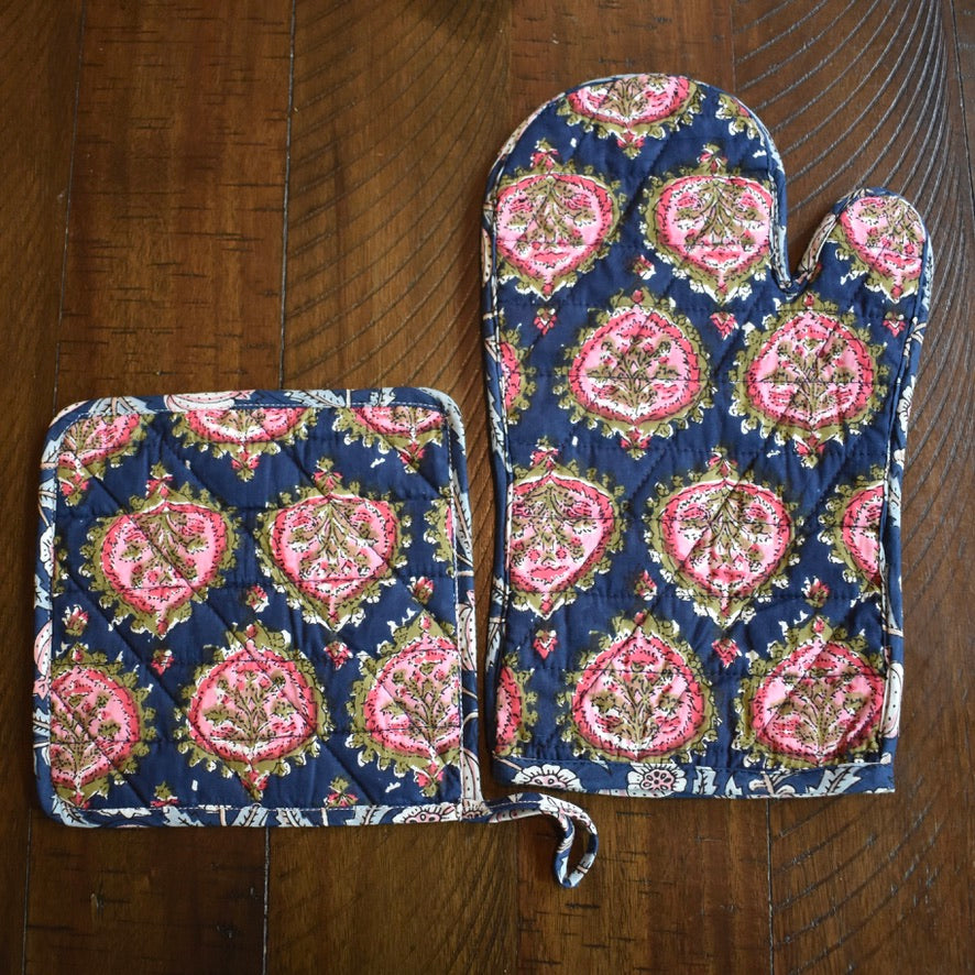 Quilted Block Print Oven Mitt Set