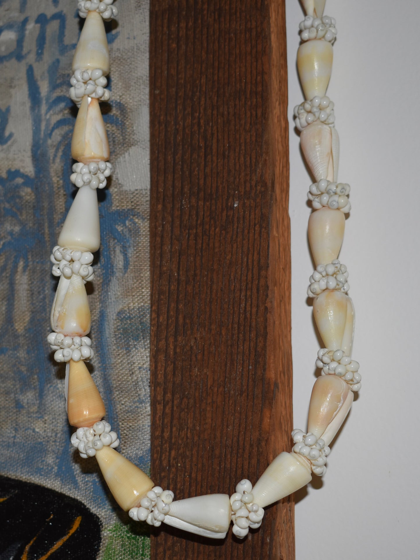 Cream Cone Shell Lei