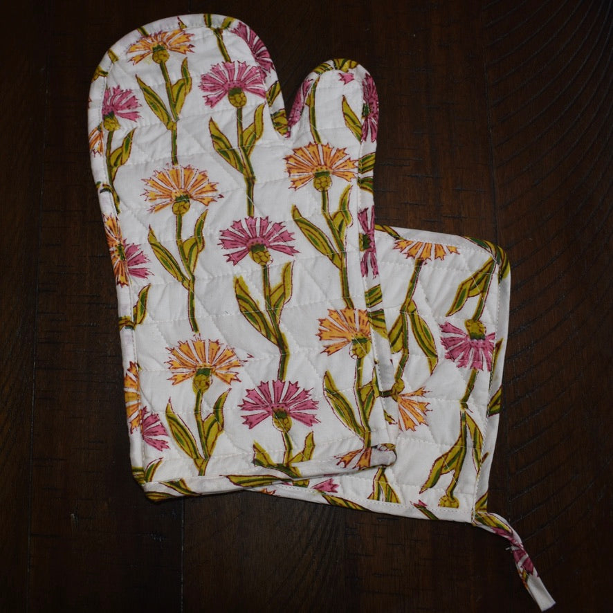 Quilted Block Print Oven Mitt Set