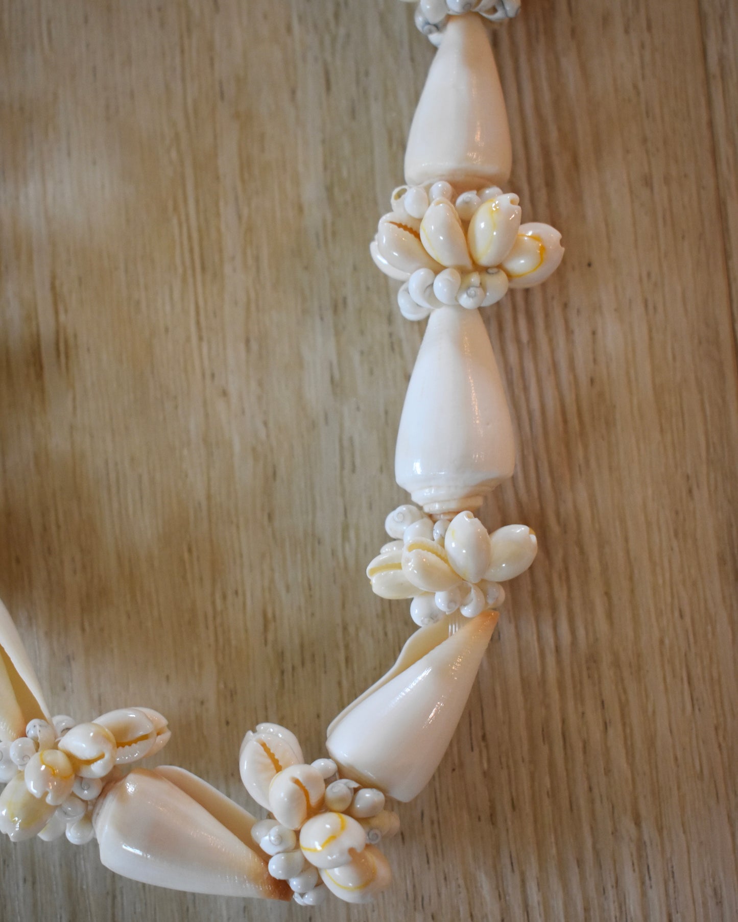 Cream Cone Shell + Cowrie Shell Lei