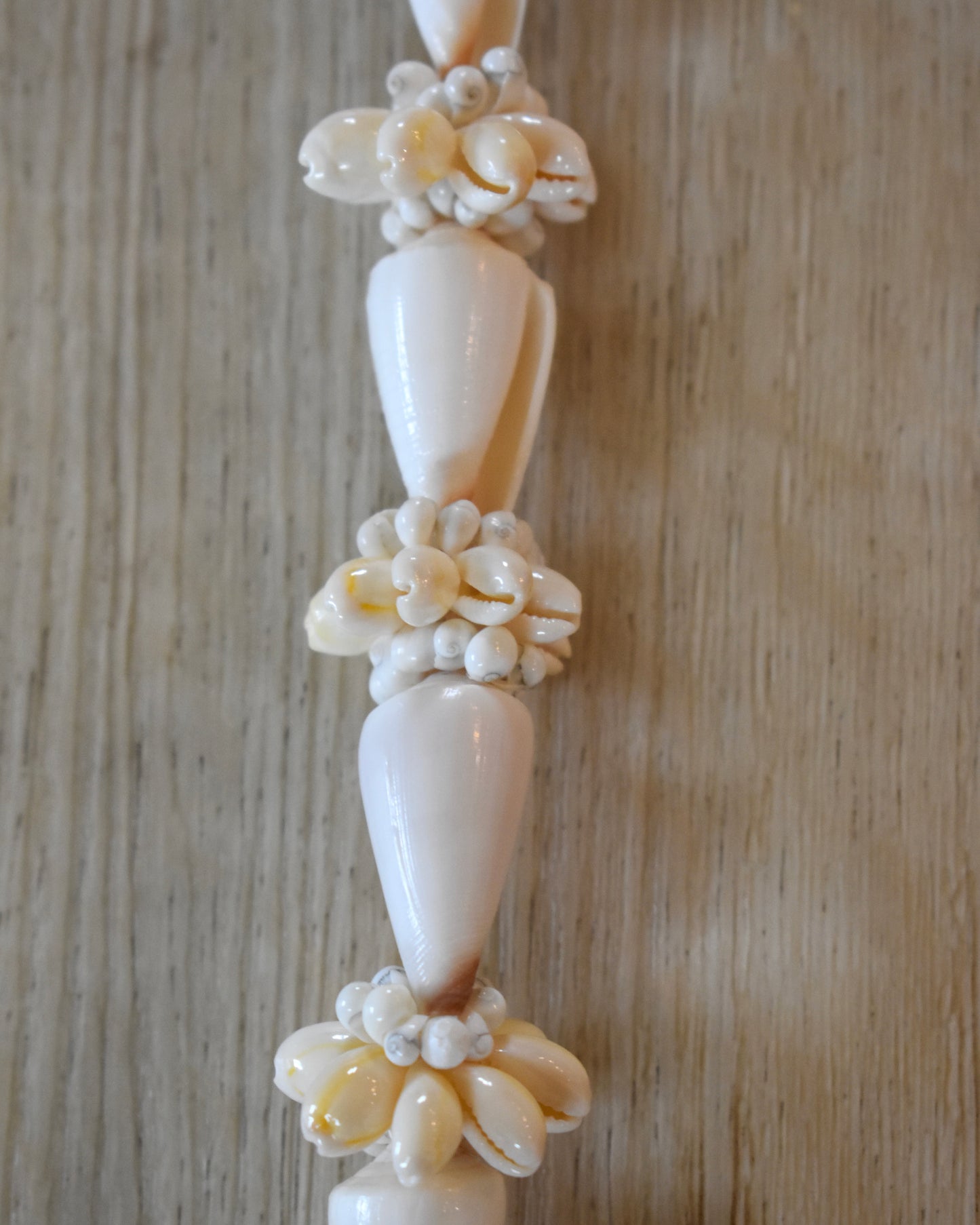 Cream Cone Shell + Cowrie Shell Lei