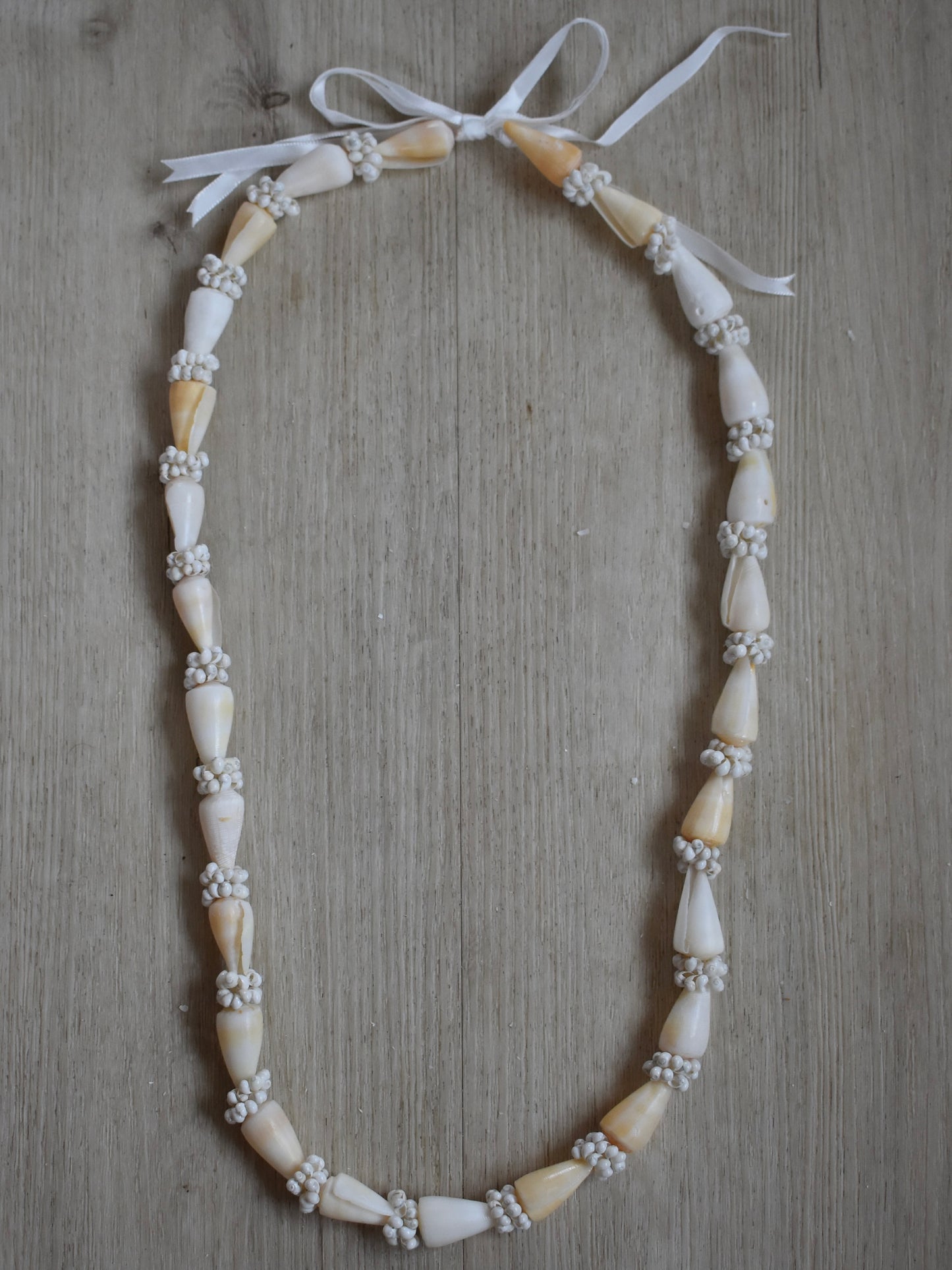 Cream Cone Shell Lei