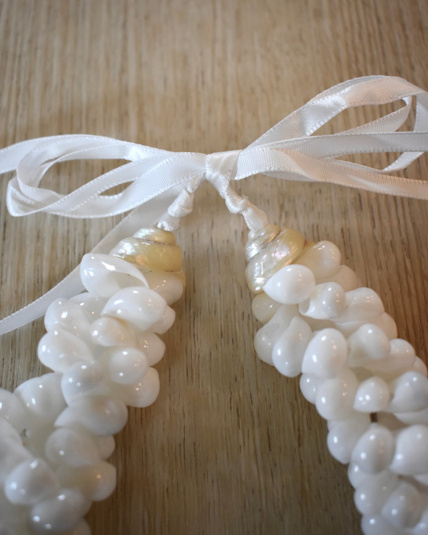 White Chunky Bubble Shell Lei