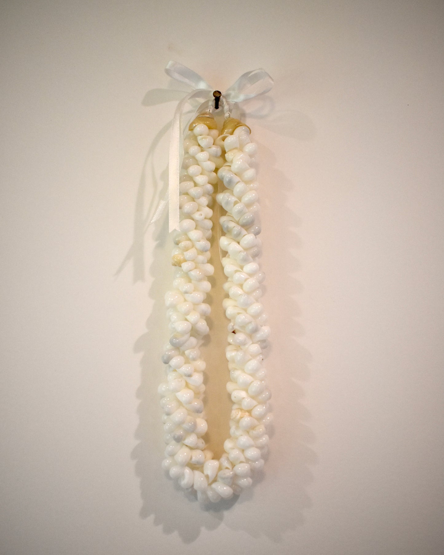 White Chunky Bubble Shell Lei
