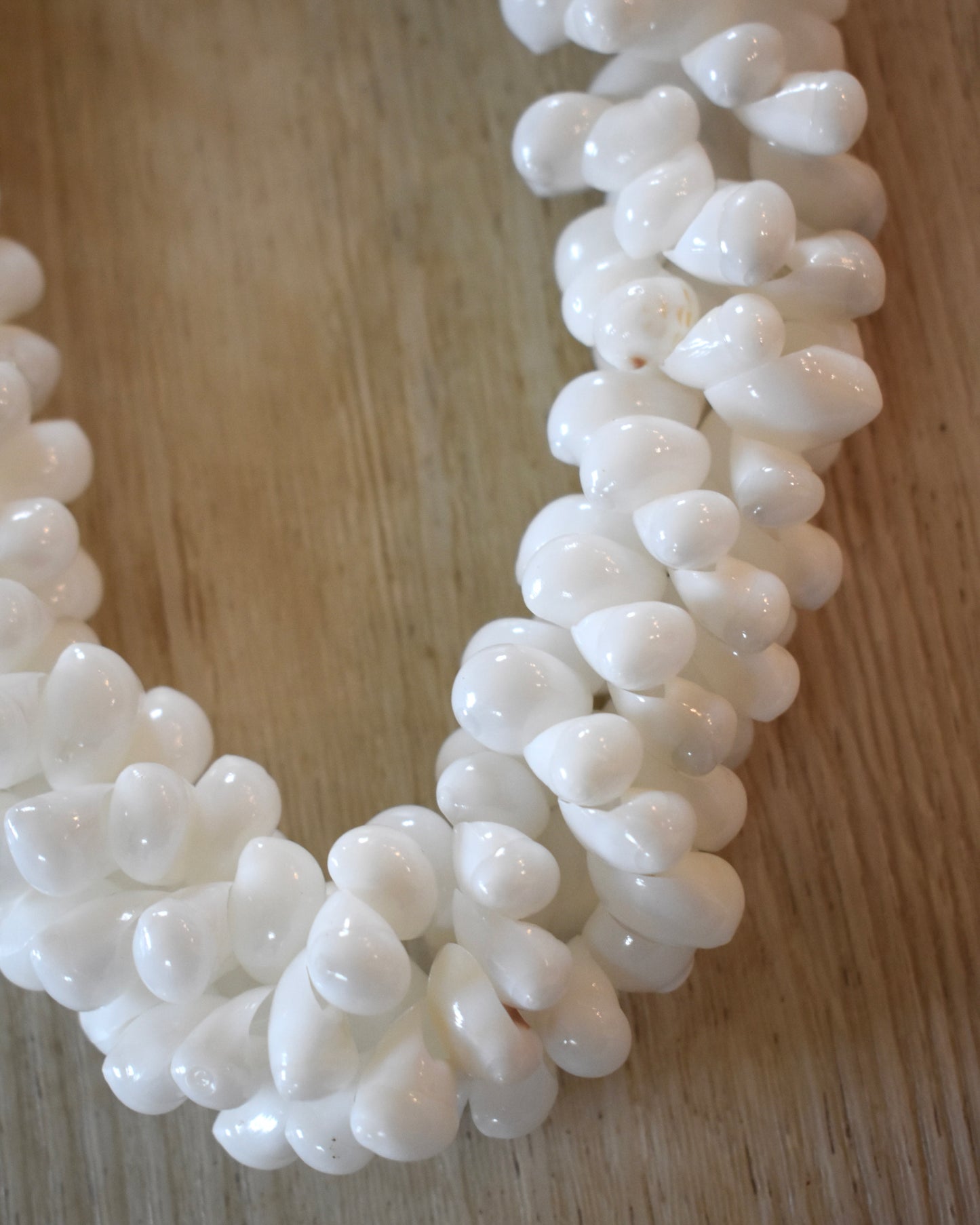 White Chunky Bubble Shell Lei