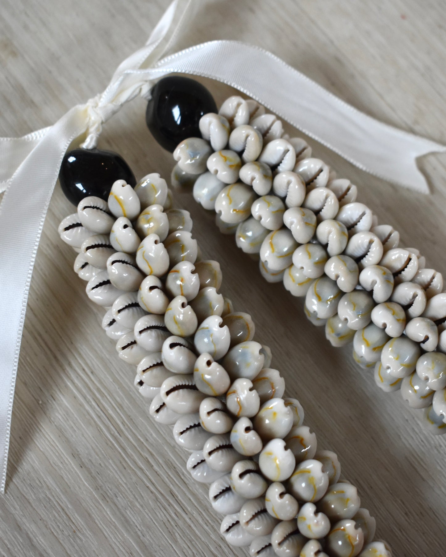 Chunky Grey Cowrie Shell Lei