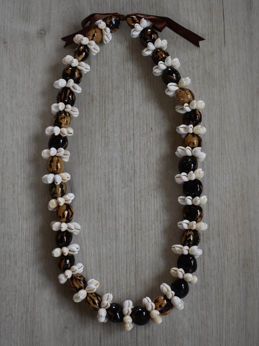Kukui Nut + Cowrie Shell Lei - Brown