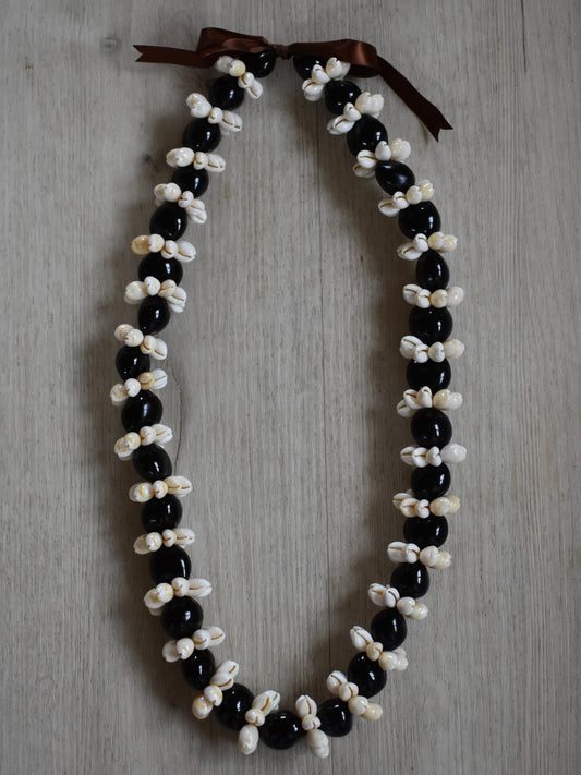 Kukui Nut + Cowrie Shell Lei - Black